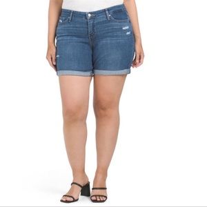 NWT Levi’s Mid-Length Shorts Size 22W